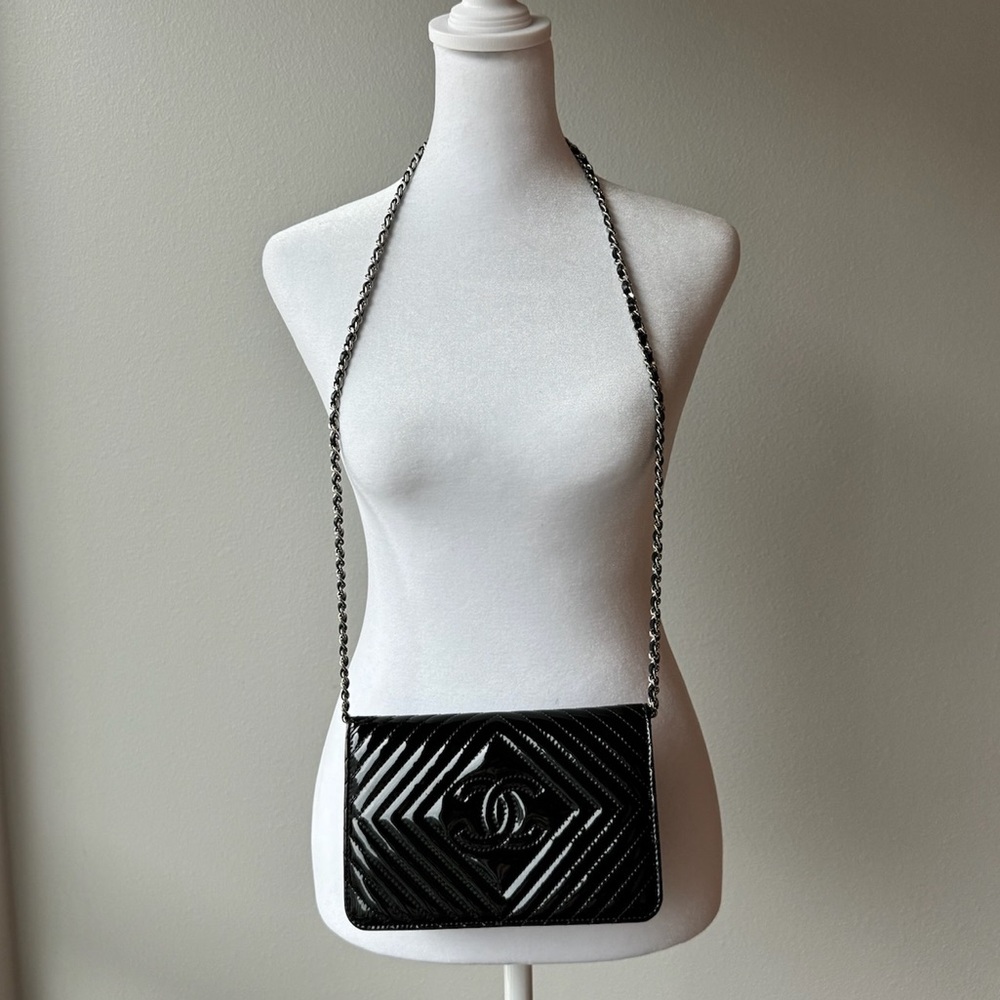 Sold consignmet Patent Chevron Quilted CC Wallet On Chain WOC Black SHW